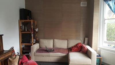 Large  Room for Female in Ealing, Negotiable Rent Main Photo