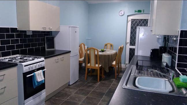 Double Room Fully Furn- All Bills Included  Main Photo