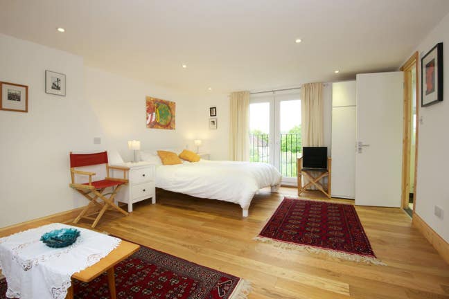 Furnished Studio with Ensuite Facility. Bills Main Photo