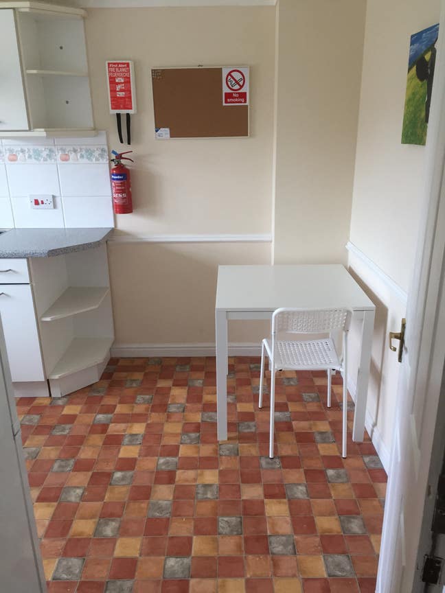 Modern Newly Decorated Single Room Main Photo