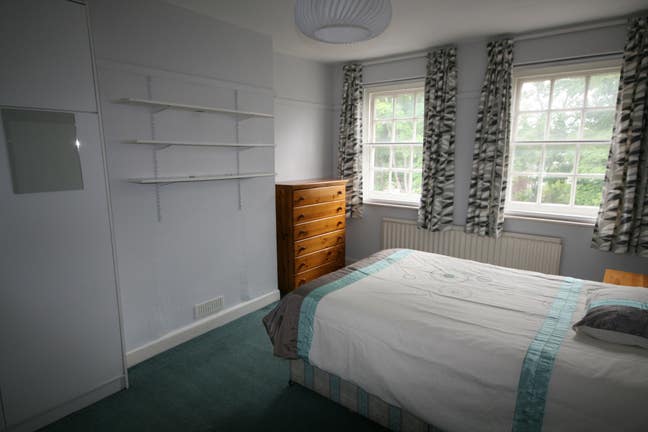 Bright and Spacious Large Double Room Main Photo