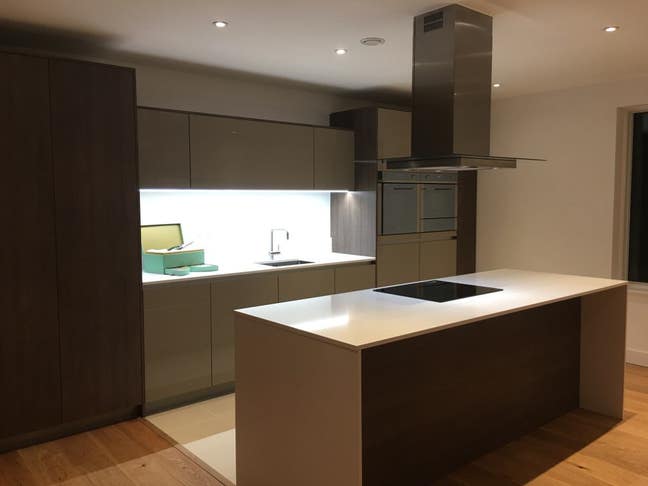 Immediately Available – Large Double Room • All-in Main Photo