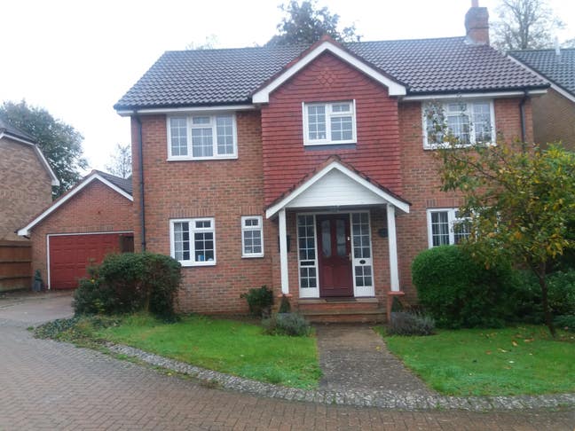 Comfortable room in friendly modern detached house Main Photo