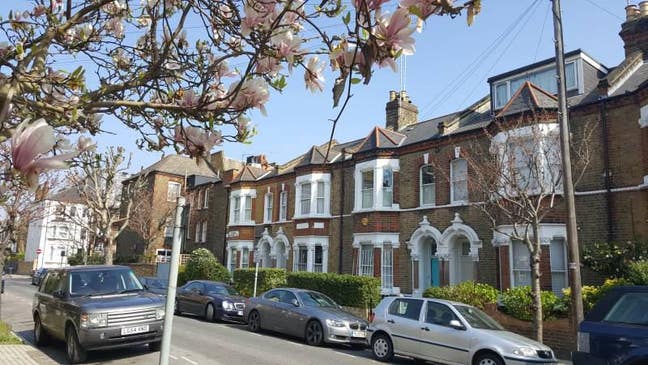 Top Bedroom in Victorian House next to Batters Main Photo