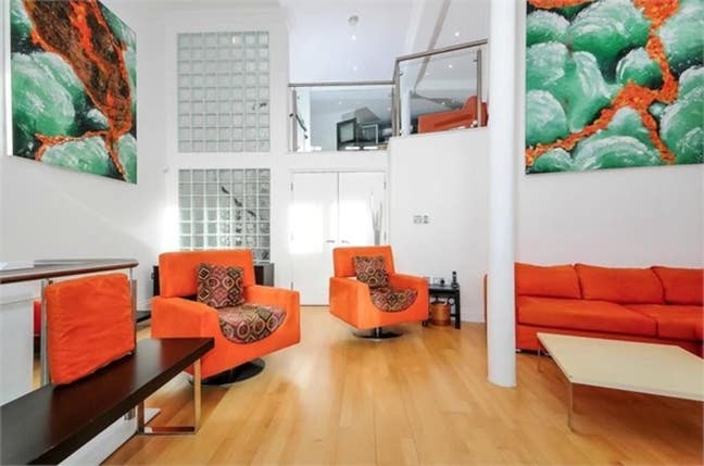 Ensuite Bedroom in a Large 3 Floor Apartment Main Photo