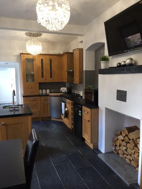 Two Executive Large Double Modern Rooms & Parking Main Photo