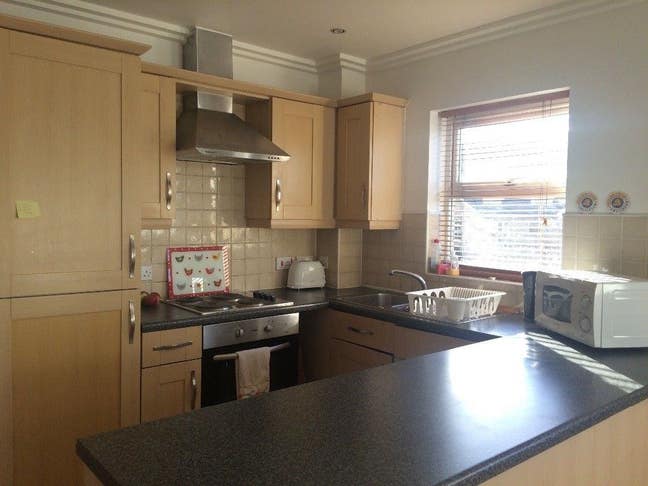 Double and Single Room Flat to rent in  Hendon  Main Photo