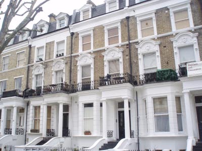 Cute one bedroom in prime location of w9  Main Photo