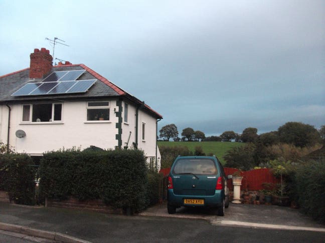 Single room in semidetached house Main Photo