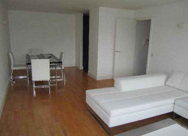 Large Ensuite and Gym in a Quiet and Modern Flat Main Photo