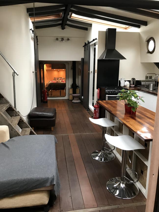 Tower Bridge houseboat apartment share Main Photo