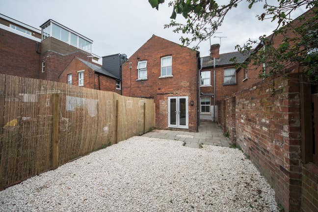 Don't Miss Out - Close to Royal Berkshire Hospital Main Photo