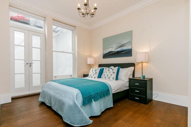 Bright and Large Double Bedroom with Own Bathroom  Main Photo