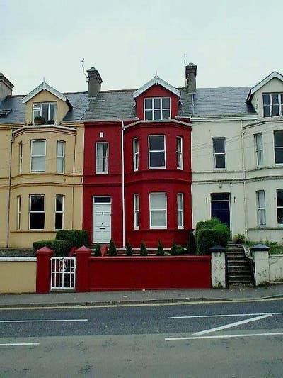Large Rooms Opposite Bus/Train Station Main Photo