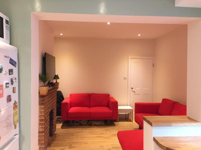 Large Double Bedroom with En-Suite Close to Town  Main Photo