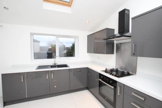 Furnished room to rent in Downend Main Photo