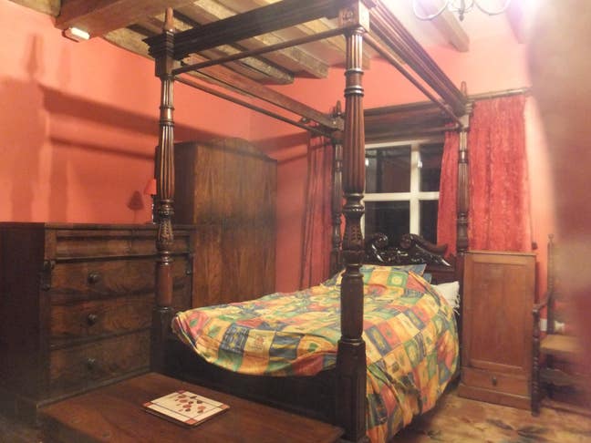 Large double room in quiet village house Main Photo
