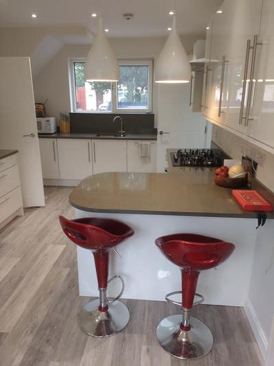 Beautiful room in modern refurbished house Main Photo
