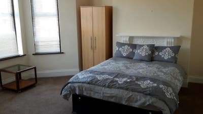 Amazing Double Room Charlton Next to Train Station  Main Photo