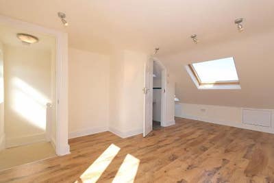 Great loft room + en-suite in Somerset Road W4 5DN Main Photo