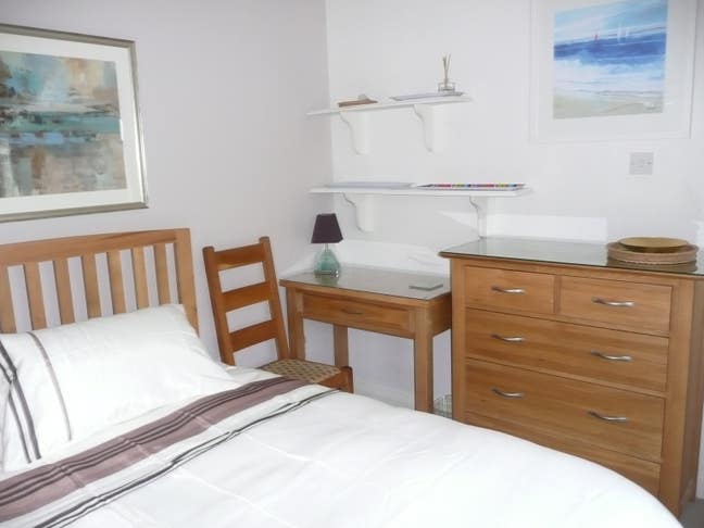 (M-F) Nice Clean & Comfy Double Room available  Main Photo