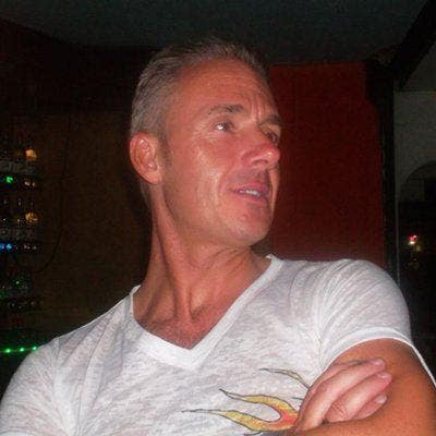 Professional looking for a room Main Photo