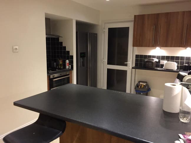 Nice single room 1 min from West sutton station  Main Photo