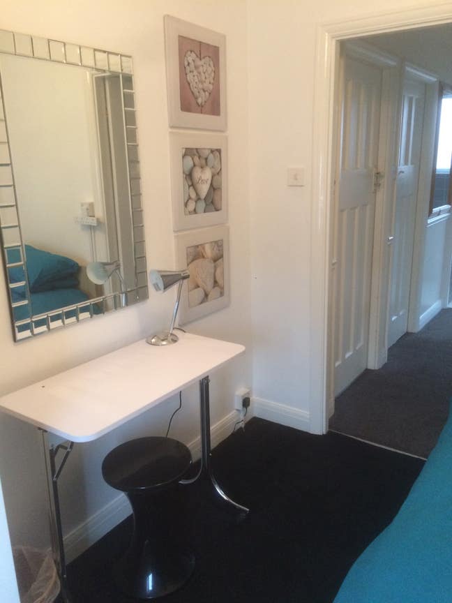 Single room in quiet friendly home.   Main Photo