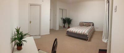 Large/Bright Ensuite Bedroom near Canada water Main Photo