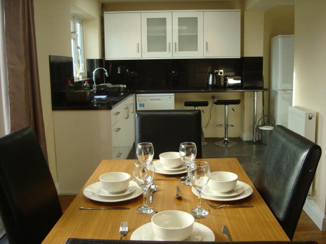 ***One Double Room- Bathroom Share with One!*** Main Photo