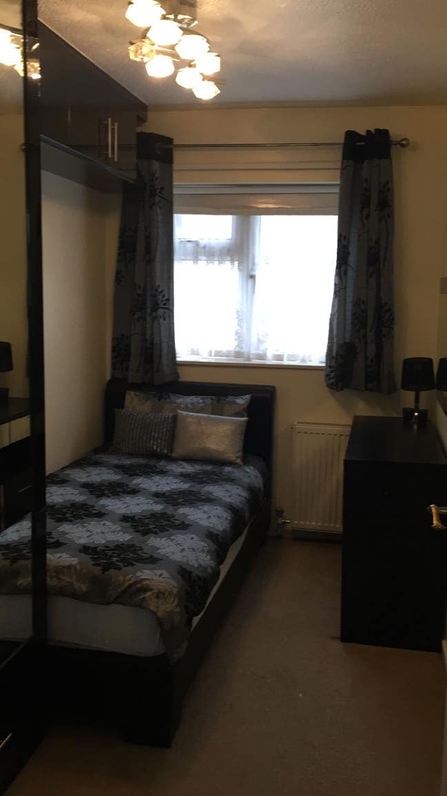 Single bedroom to rent in Watford wd25  Main Photo
