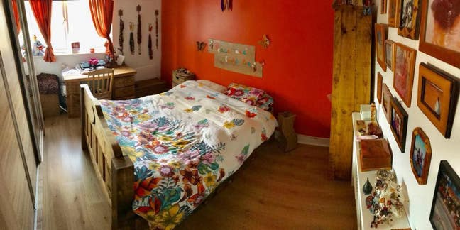 Beautiful large double in colourful maisonette Main Photo