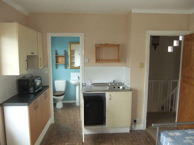 Sunny self-contained ensuite studio Main Photo