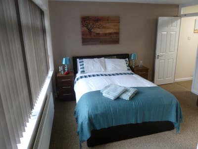 Beautiful Double En-Suite Rm Very Close to High St Main Photo