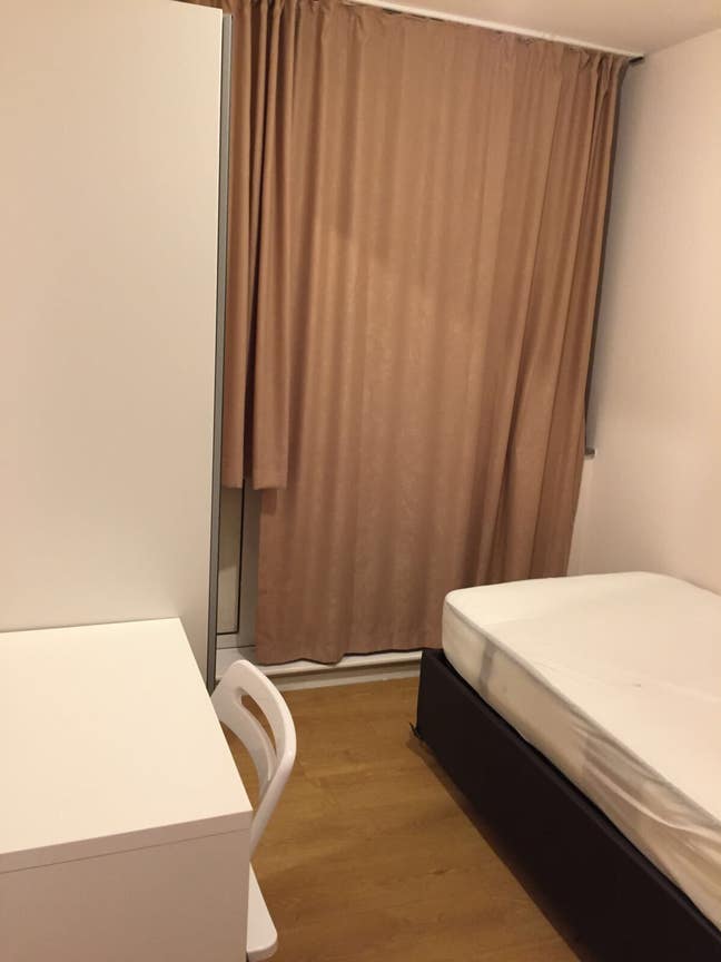 Good Size Single Room  with a Balcony Main Photo