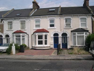 Luxury- Garden Flat 3 Bedroom Let as One  Main Photo
