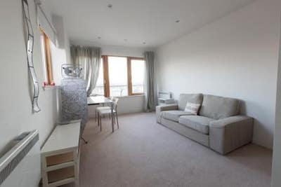 Double room in a modern 2 bed flat for rent Main Photo