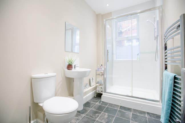 Available soon - *Professional House inc Bills* Main Photo