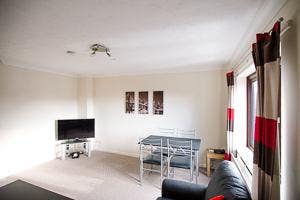 Quiet professional house - ALL BILLS incl Main Photo