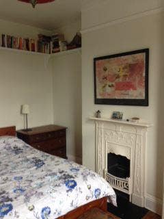 Mon-Friday room in Comfortable Home Main Photo