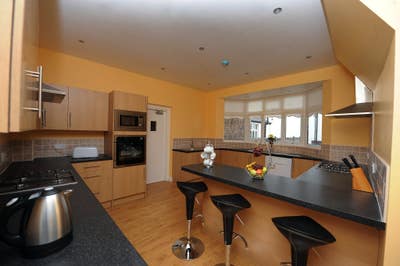 En-suite room to let in  large luxury house Main Photo