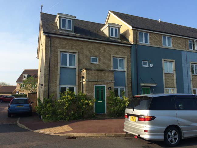 Massive Double Room - Orchard Park Main Photo