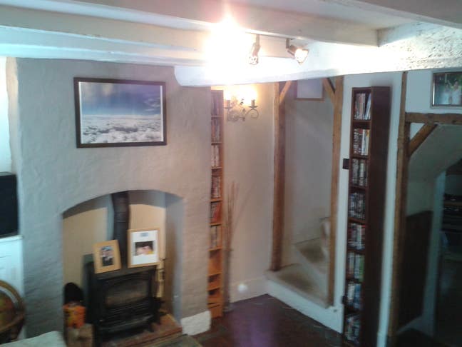 Monday-Friday. Quaint Cottage-Kenilworth Main Photo