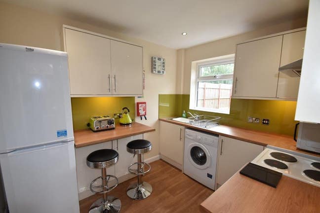 2 double rooms left in St John’s Main Photo