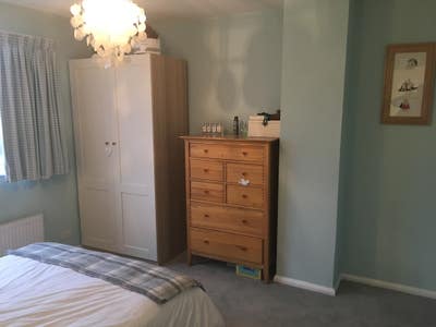SHORT TERM - Lovely, bright room in family home Main Photo