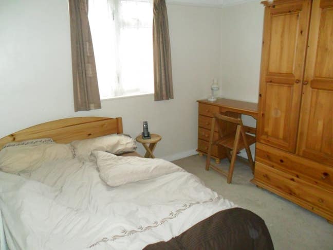 Garden flat, £750  great location no bills. Main Photo