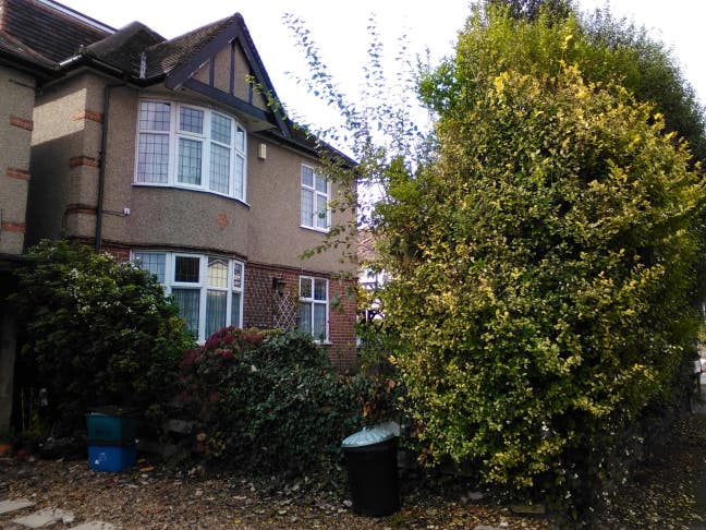 Large House in Woodford Green Main Photo