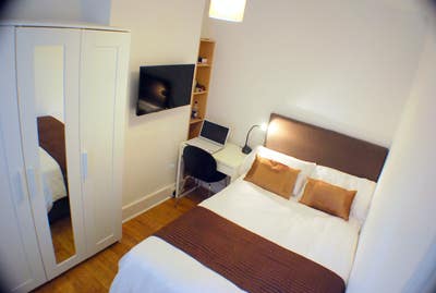 Double Room - 12 min walk to Station/Oracle/Town Main Photo