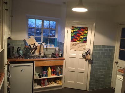 Double room in great house in Cheam village Main Photo