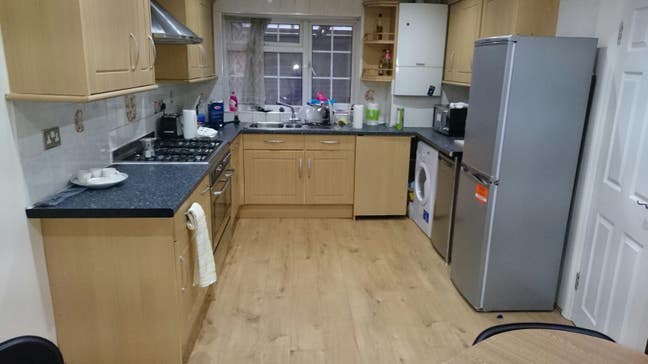 Newly furnsihed spacious double room Main Photo